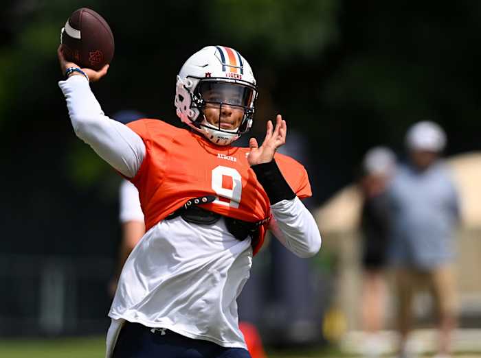 9Auburn2Robby Ashford (9)Auburn football practice on Tuesday, Aug. 9, 2022 in Auburn, Ala.Todd Van Emst/AU Athletics